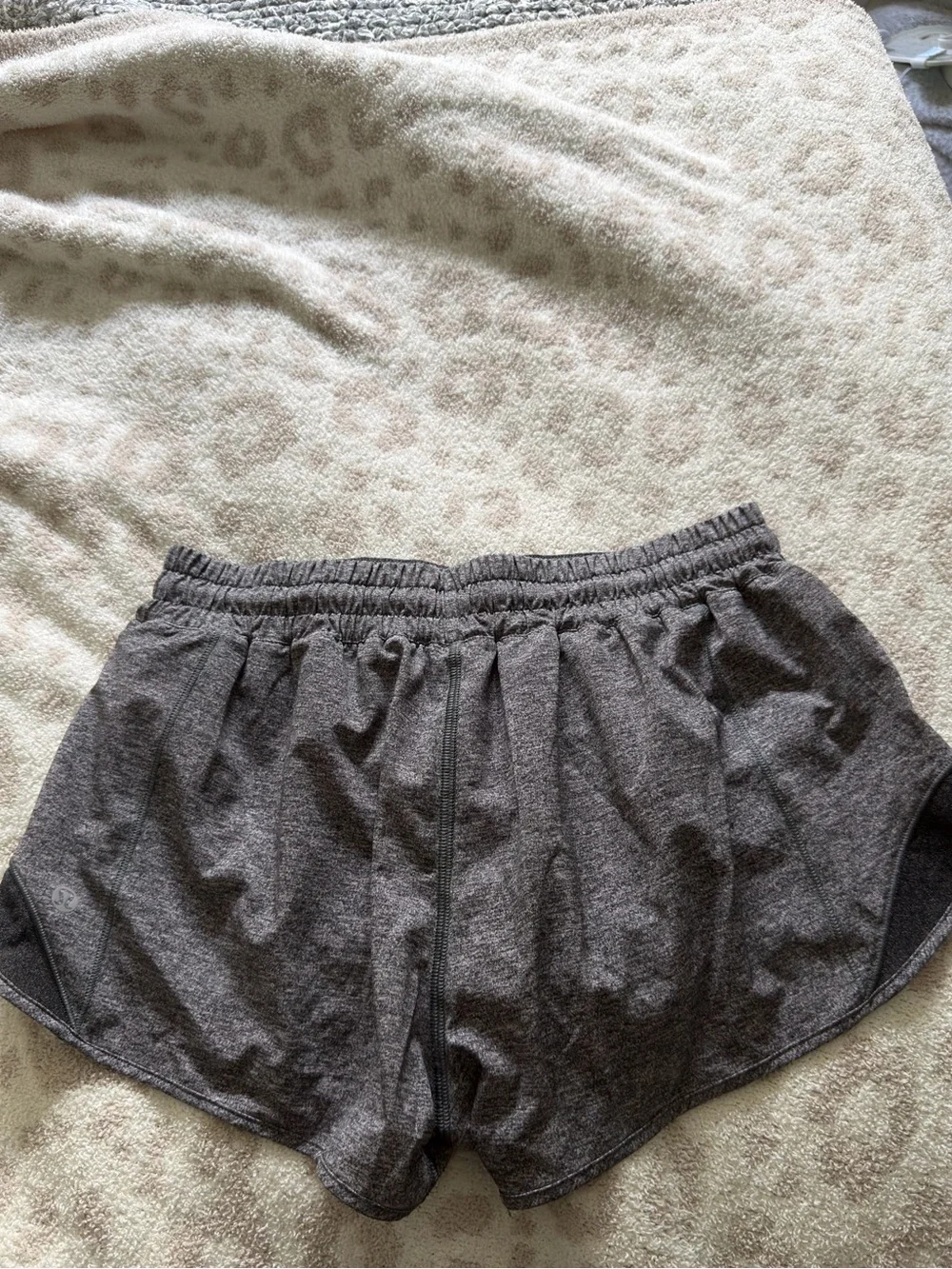 Lululemon Hotty Hot Low-Rise Lined Short 2.5” sz 8